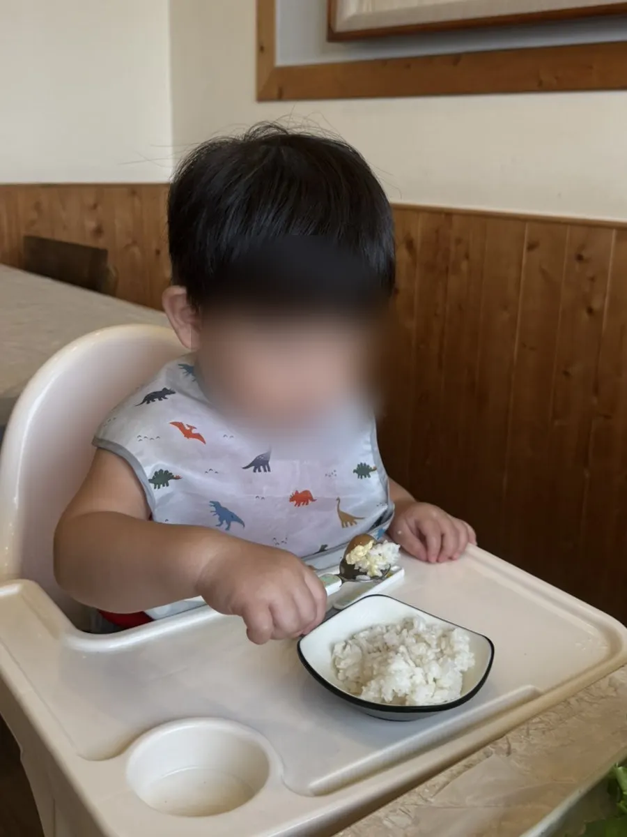 Eating the set meal together with the baby