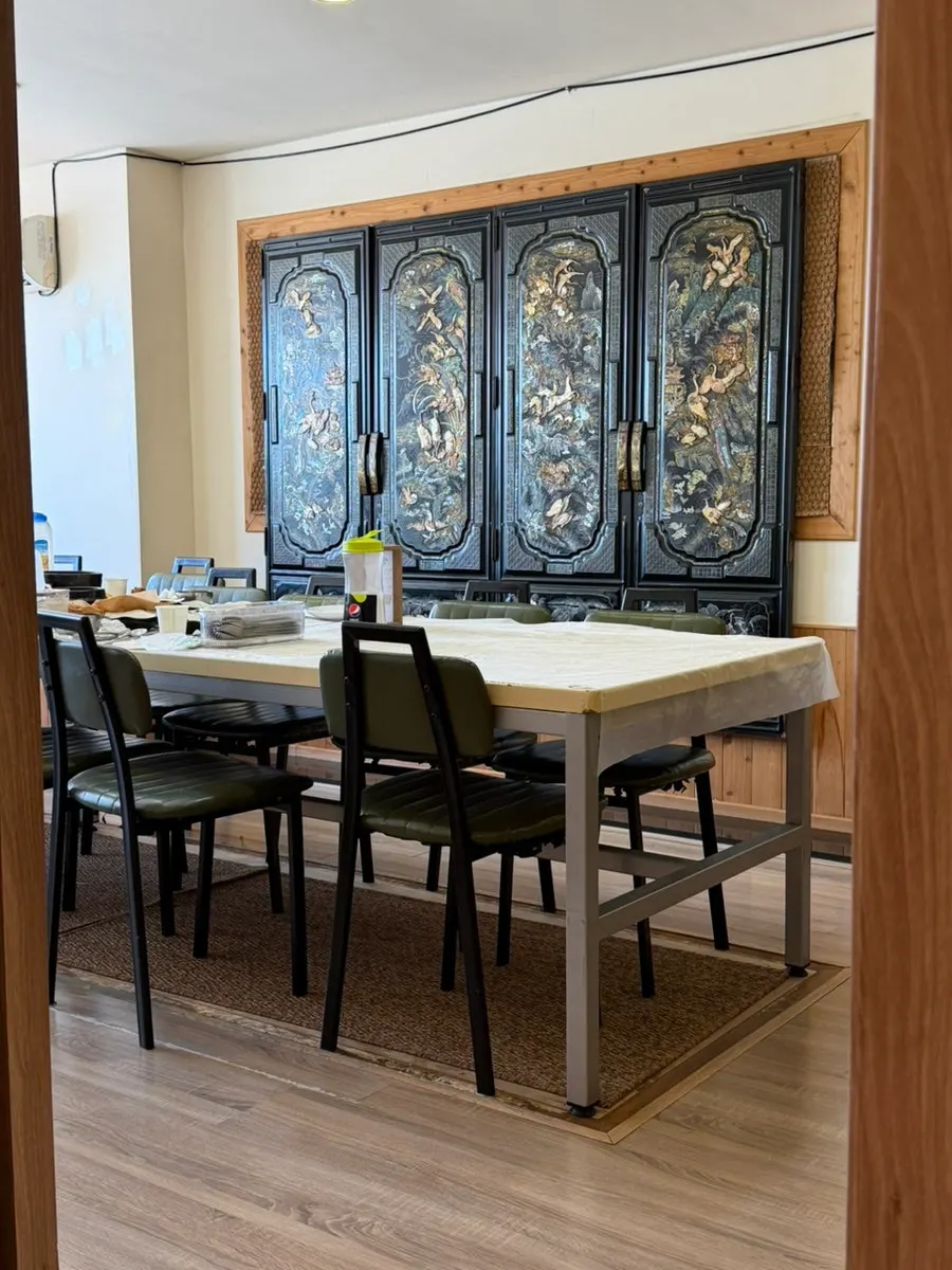 Full view of Masan Ssamjangjip's dining hall
