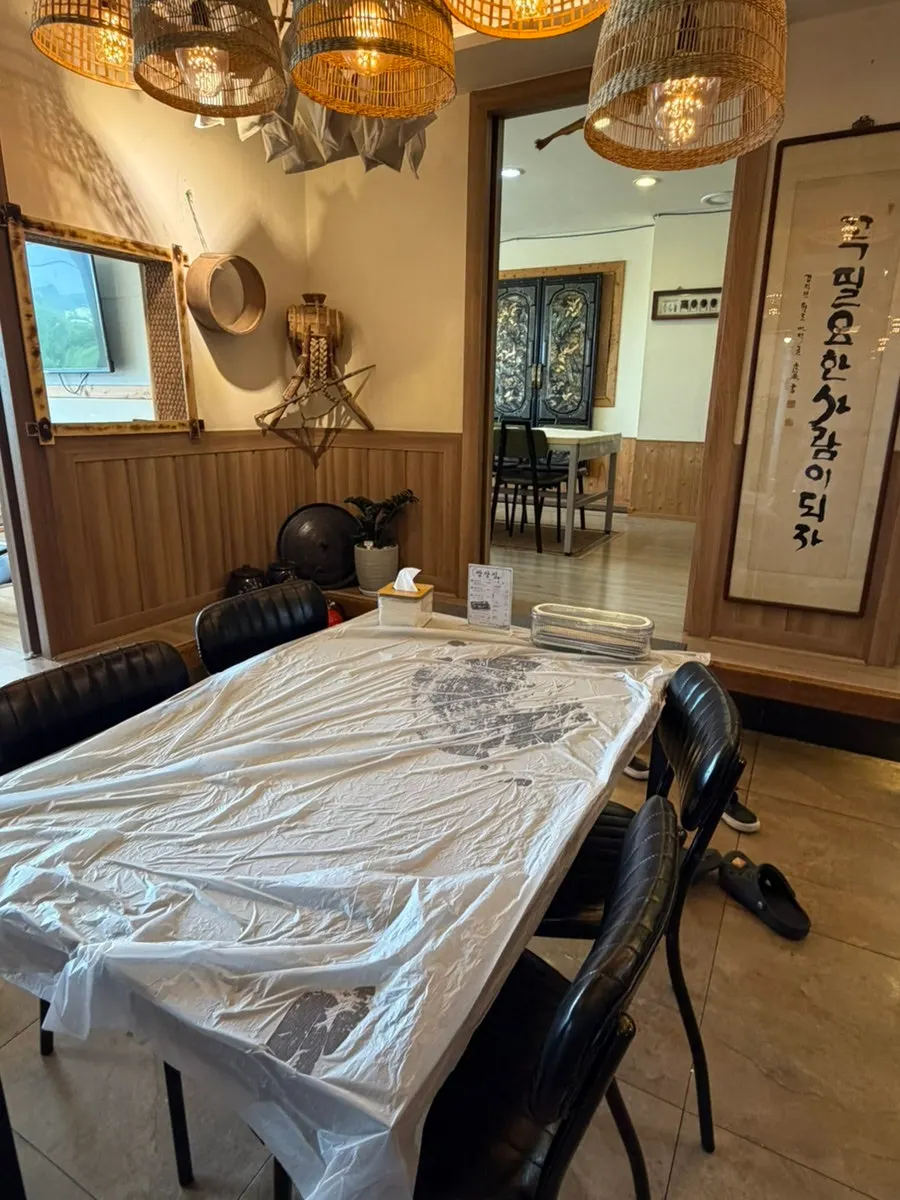 Spacious seating arrangement at Masan Ssamjangjip