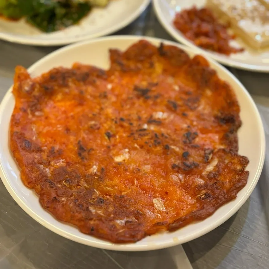 레몬 올린 고등어구이 한 접시