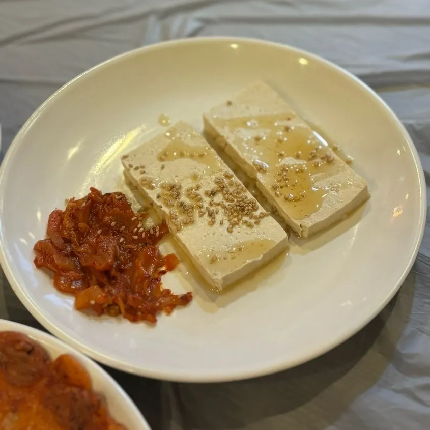 바삭하게 부친 김치전 반찬