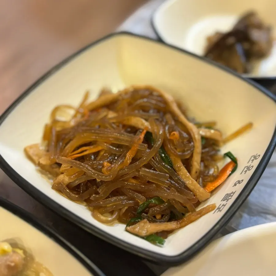 상에 오른 겉절이 김치