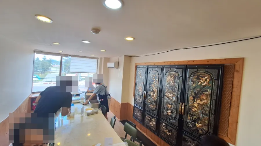 Floor-seating table arrangement at Masan Ssamjangjip
