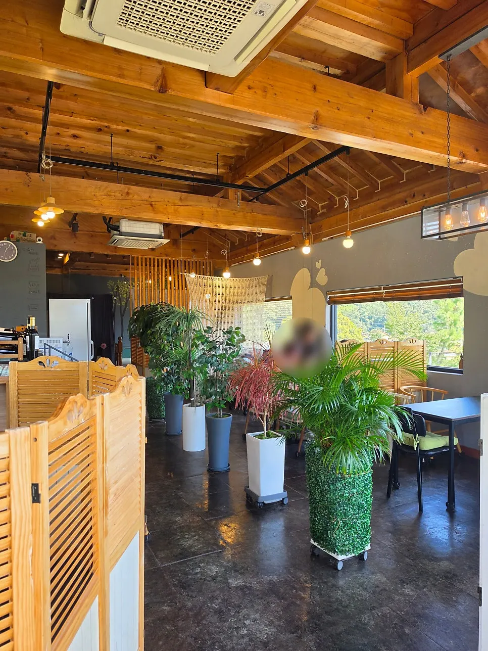 Table and seating arrangement at Shashlik Masan Branch