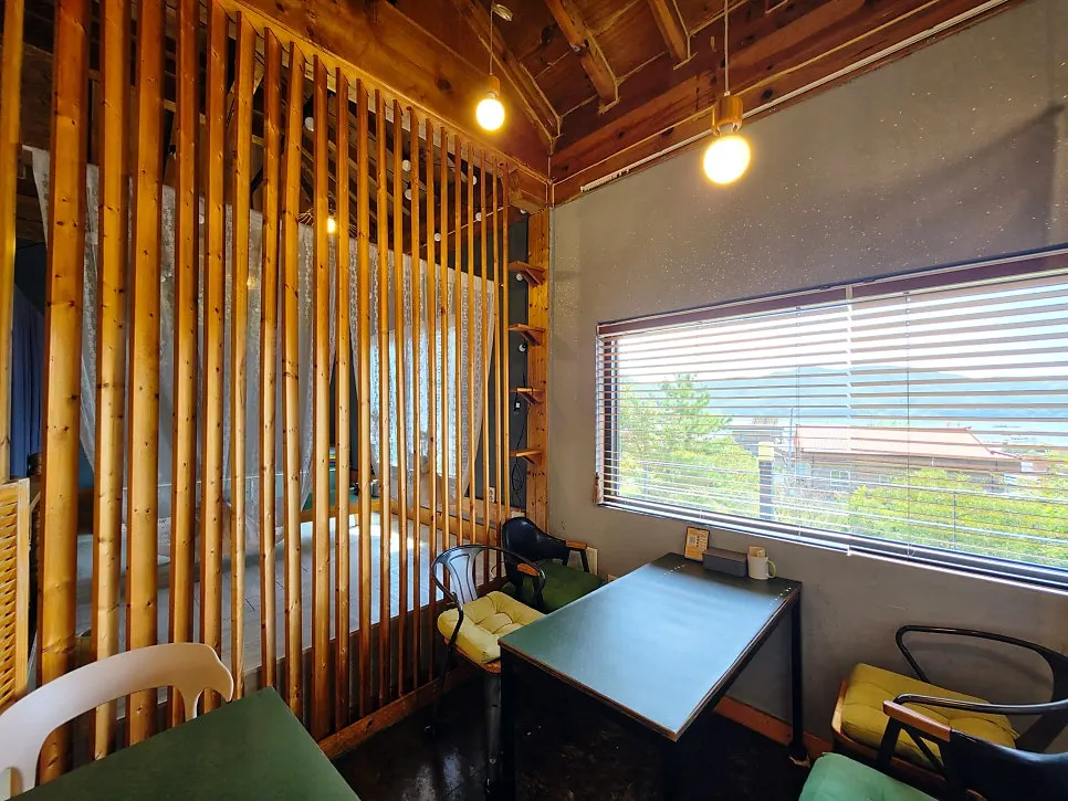 Seating layout and interior view at Shashlik Masan Branch