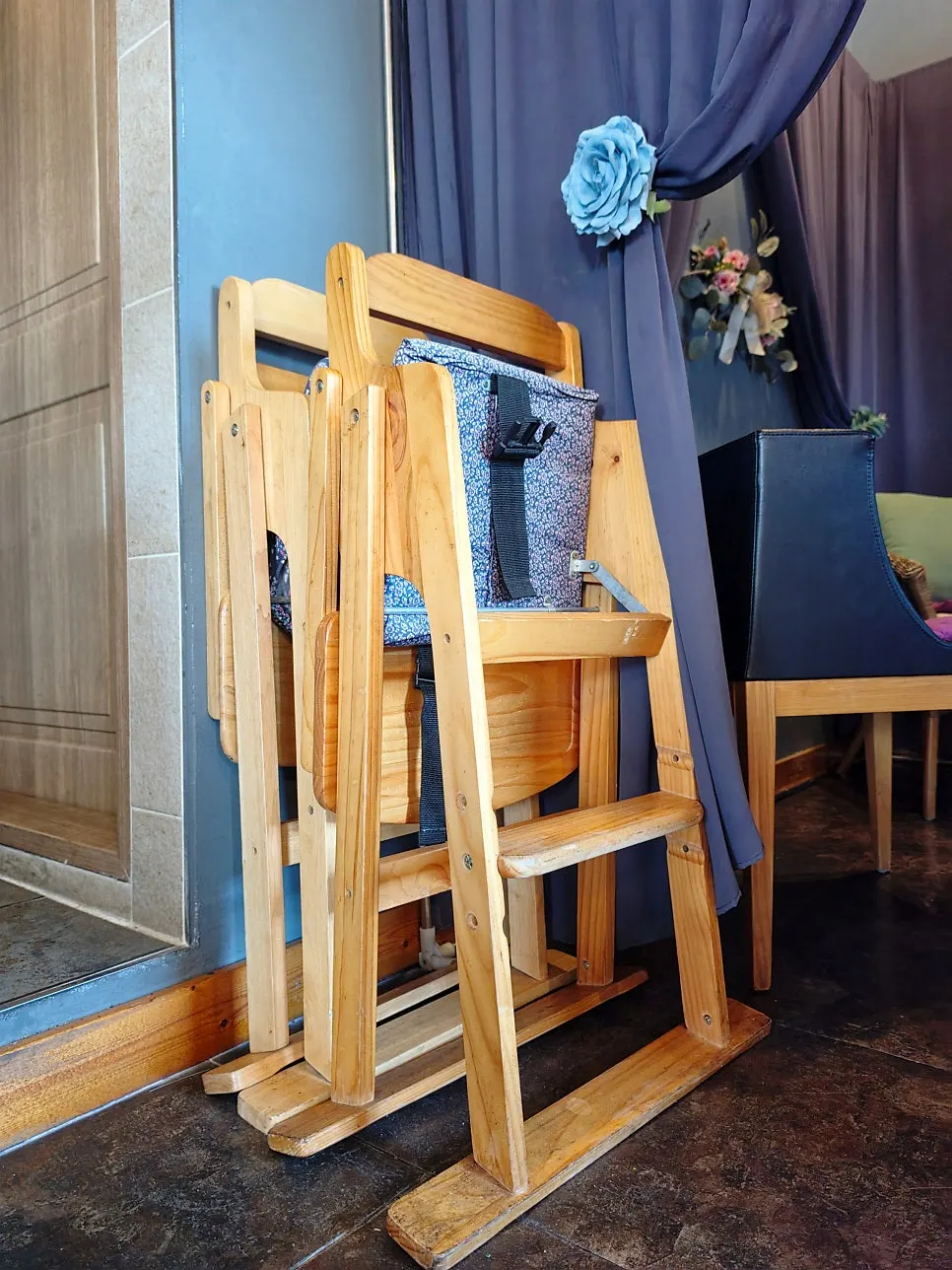 Room-style and floor seating at Shashlik Masan Branch