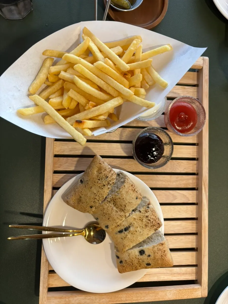Truffle plate fries