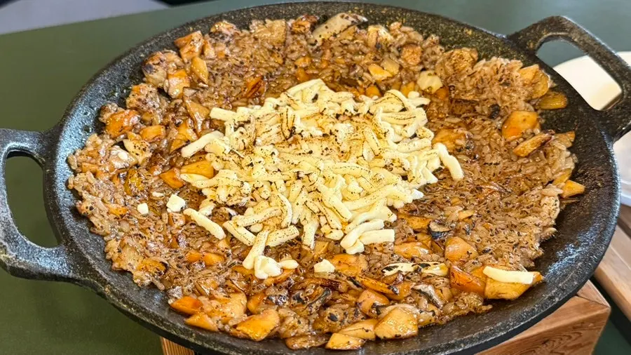 마늘과 파프리카를 올린 양고기 한 쌈