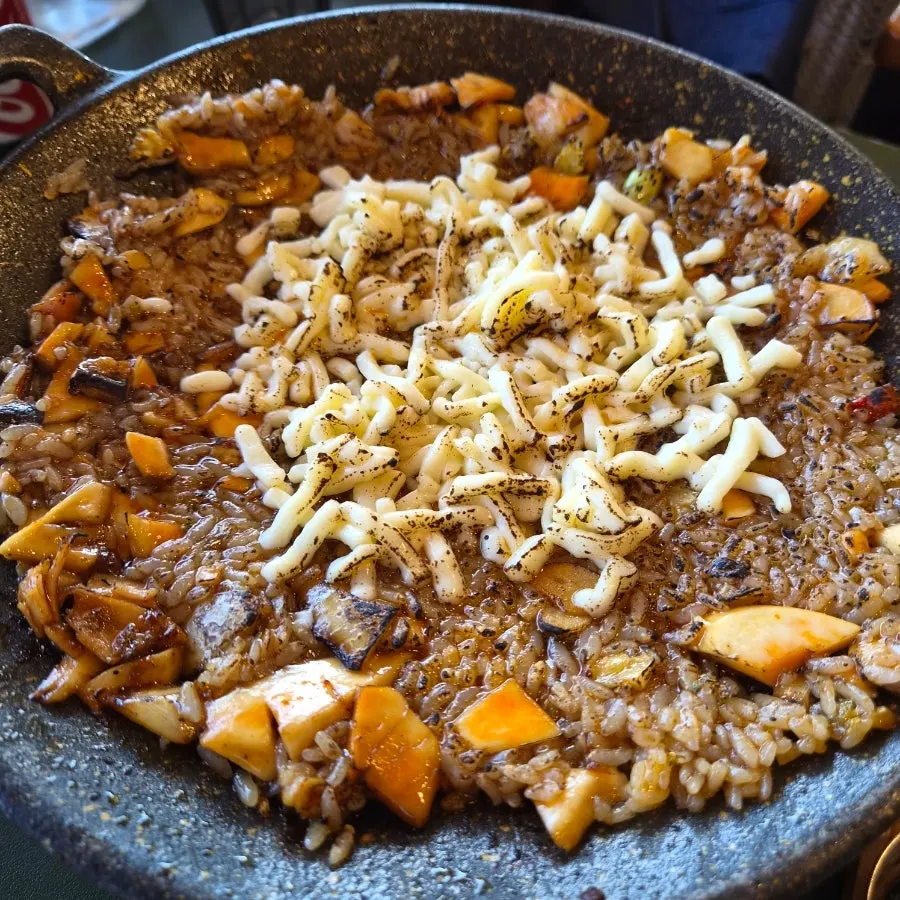 Shashlik fried rice being made on the burner