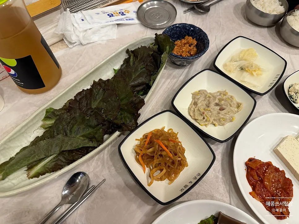 Ssam vegetables and assorted side dishes