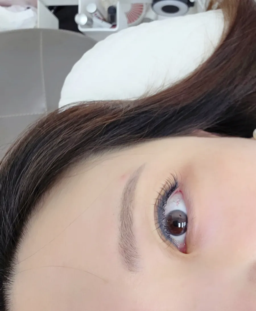 Lashes extended with premium flat lashes