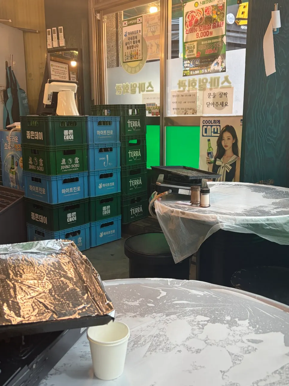 Table area inside Smile Hall Sanho Branch