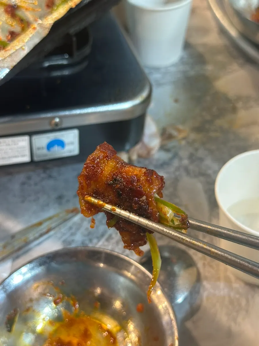 파채 올린 양념냉삼 비주얼
