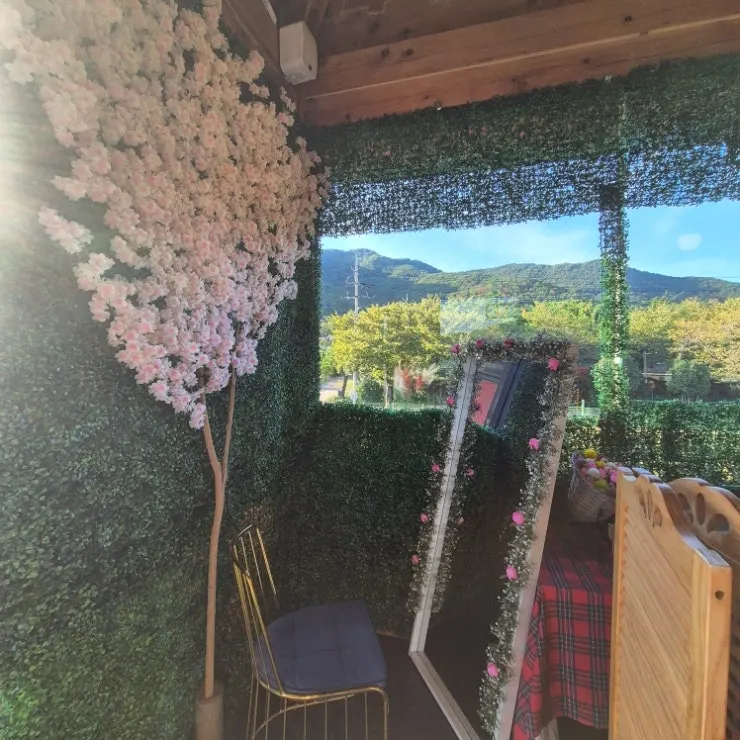 Camping-ground-style interior atmosphere at Shashlik Masan Branch