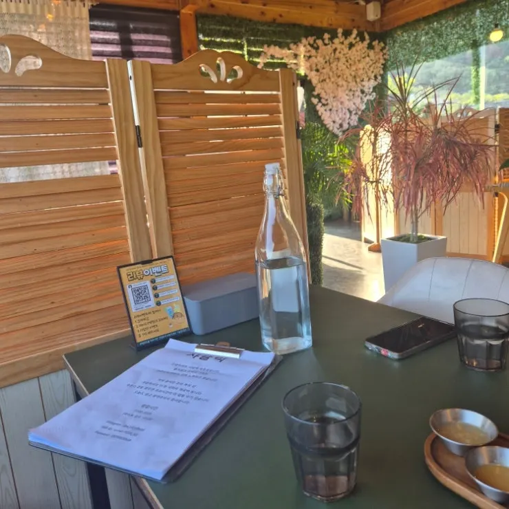 View of the table after finishing the meal