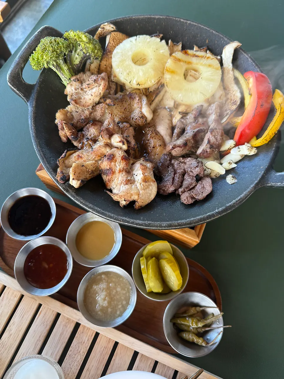 한 판에 담겨 나온 스페셜 샤슬릭