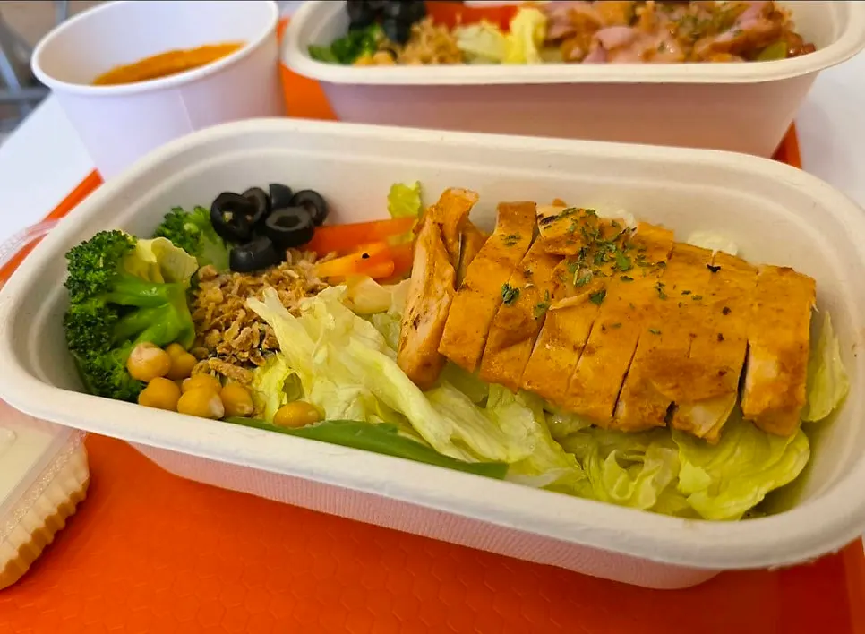 Smoked duck protein box served with vegetables