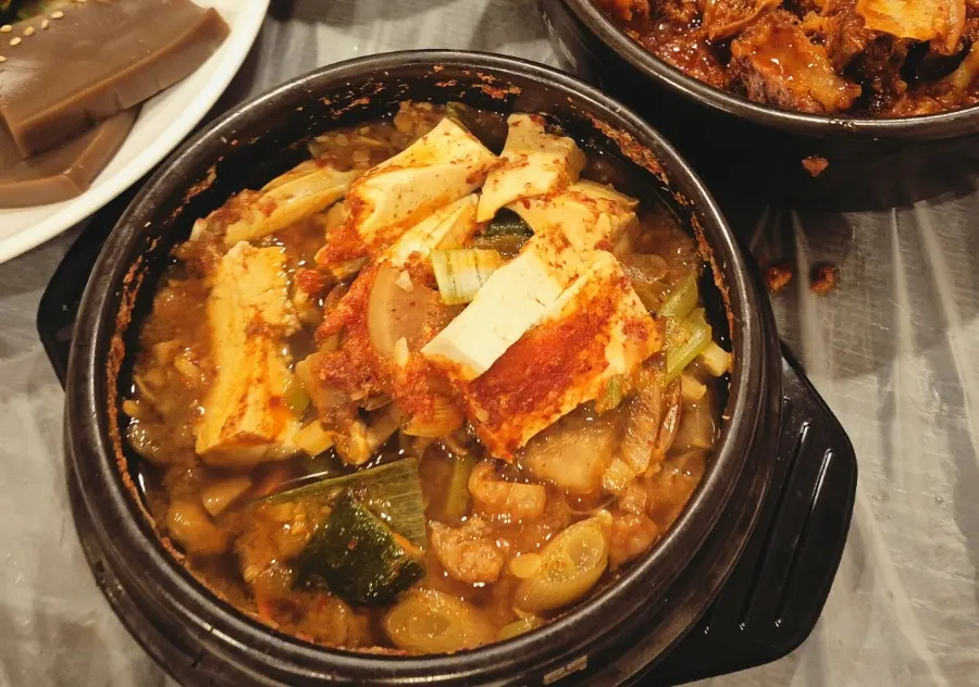 Braised beef ribs in sweet-savory sauce