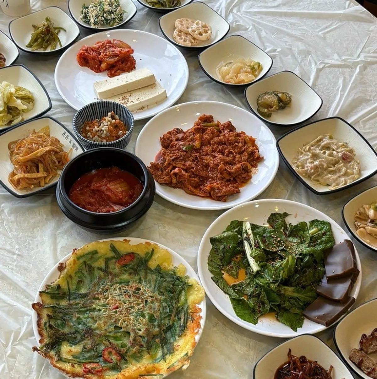 深山蝦醬家韓定食一桌代表照