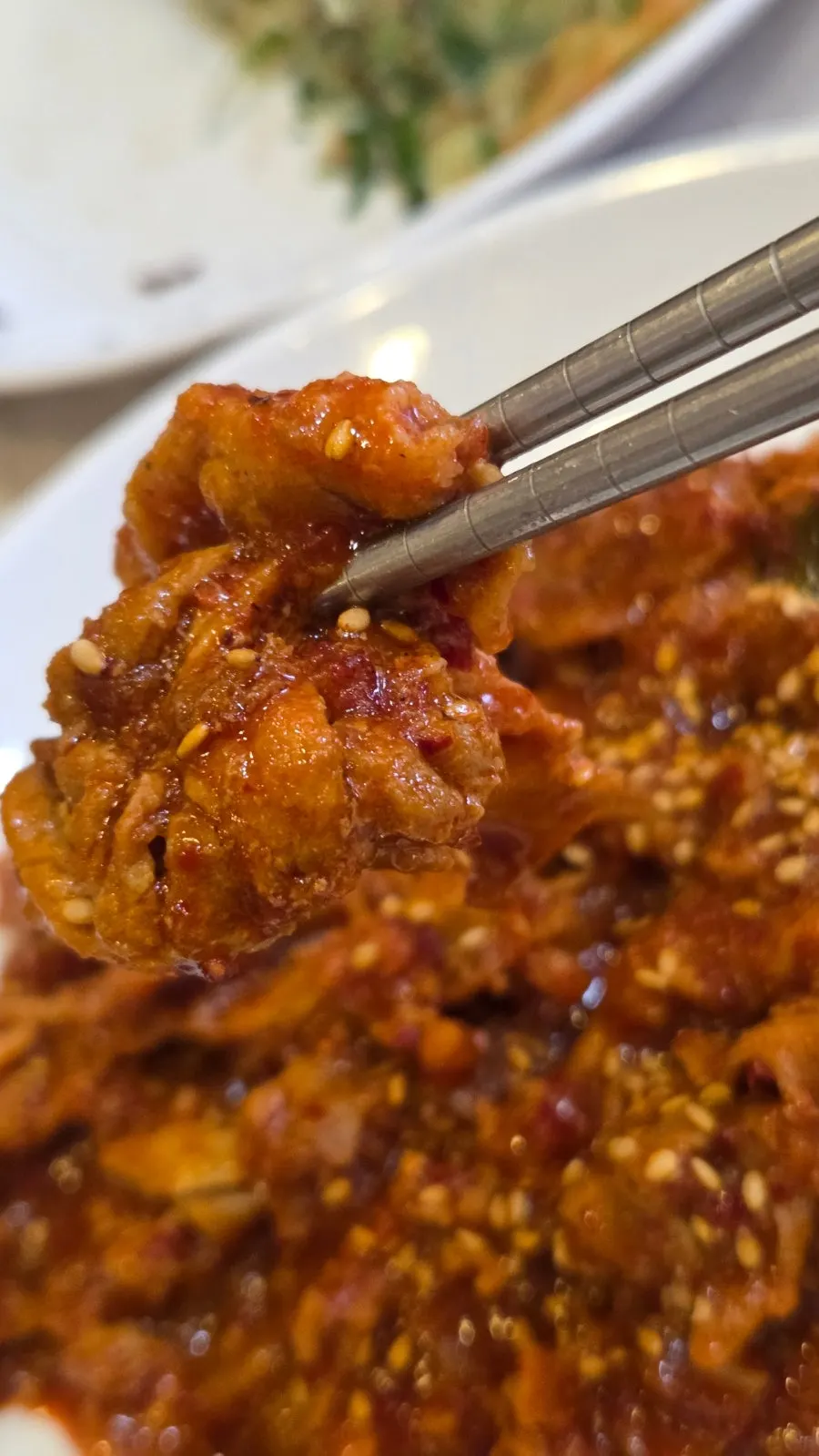 Braised aged kimchi and stir-fried mushroom side dishes