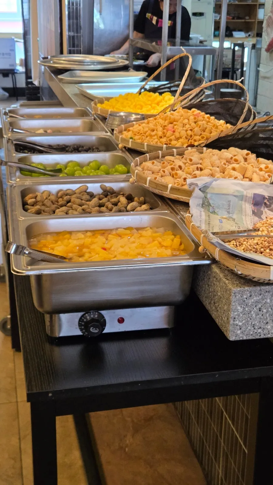Free self-serve bar corner at Masan Ssamjangjip
