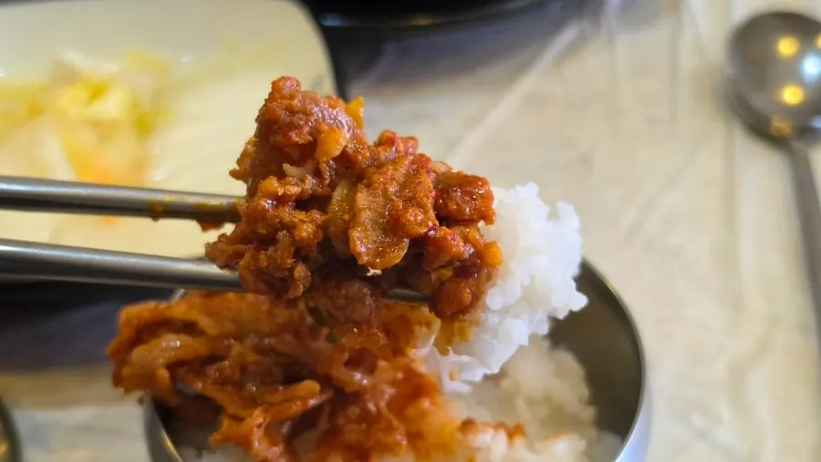 밥과 함께 먹는 제육볶음