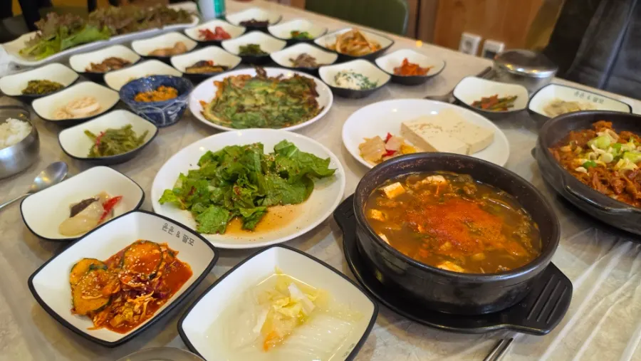 식사를 마친 마산쌈장집 테이블