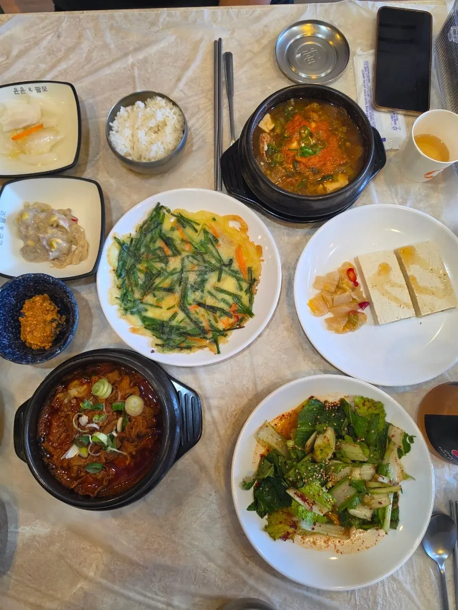 Full jeyuk jeongsik table setting for two