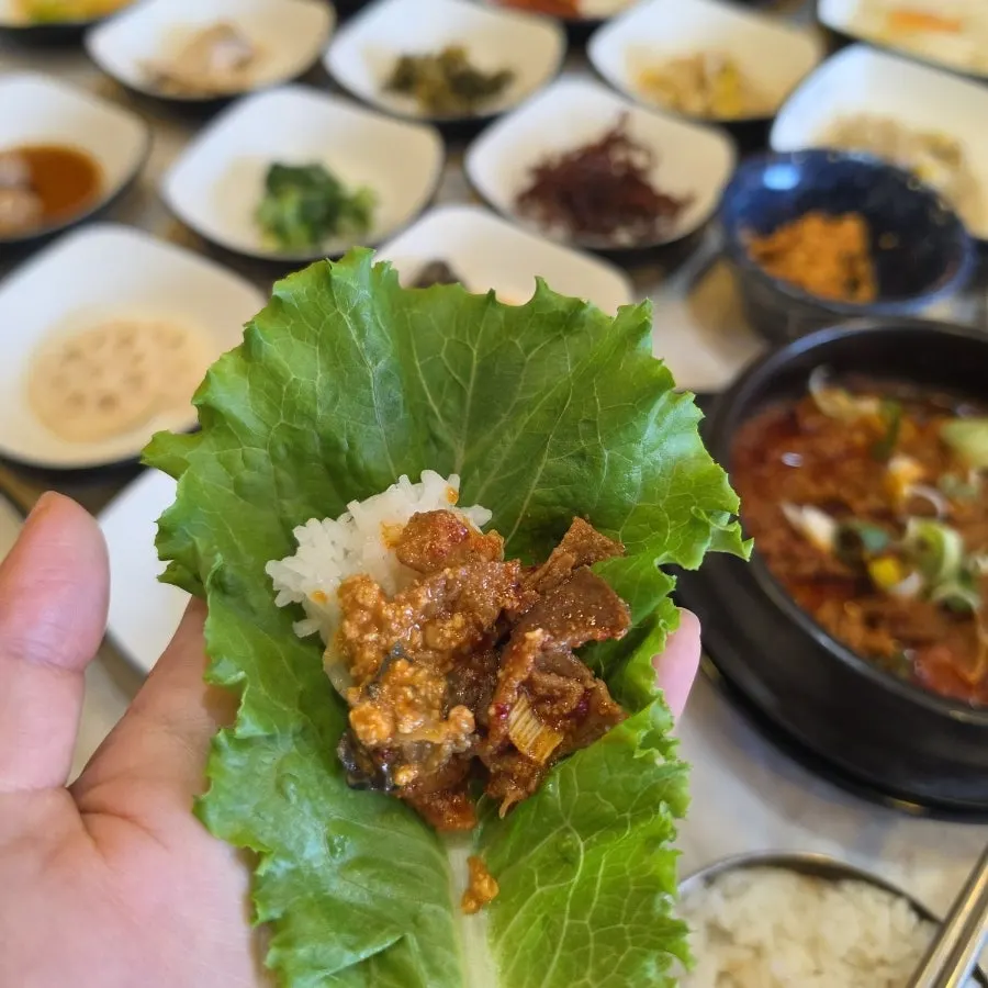 Doenjang stew loaded with sea squirt