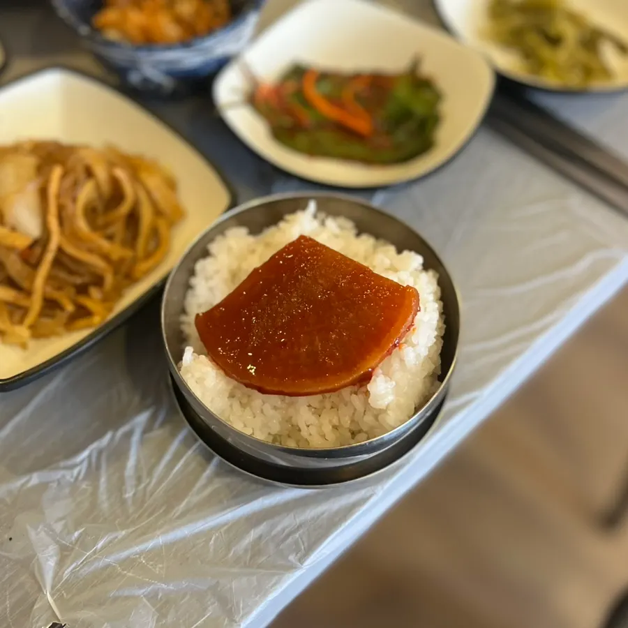 밑반찬 접시 클로즈업