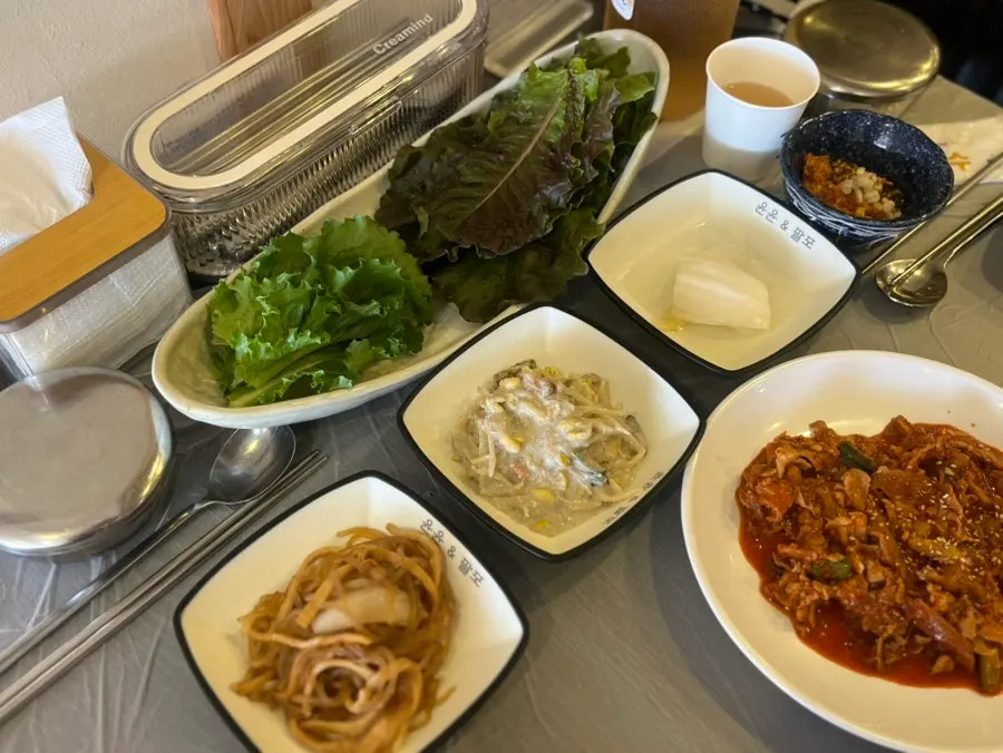 버섯볶음과 애호박볶음 반찬