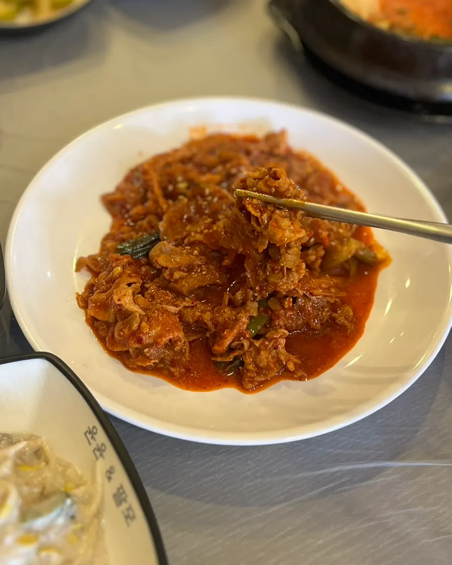 꽃게와 미더덕이 들어간 된장찌개