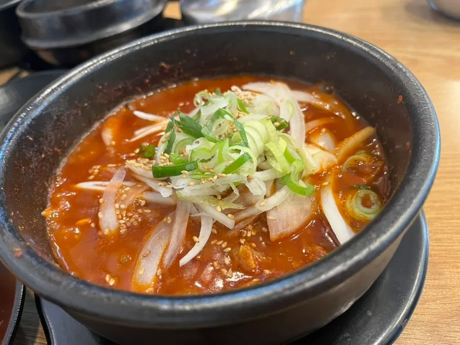 기본 찬이 세팅된 상차림