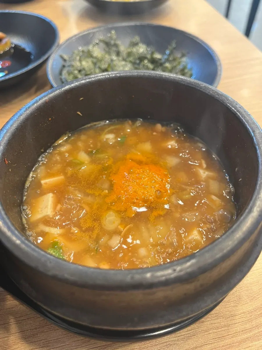 밑반찬 접시 클로즈업