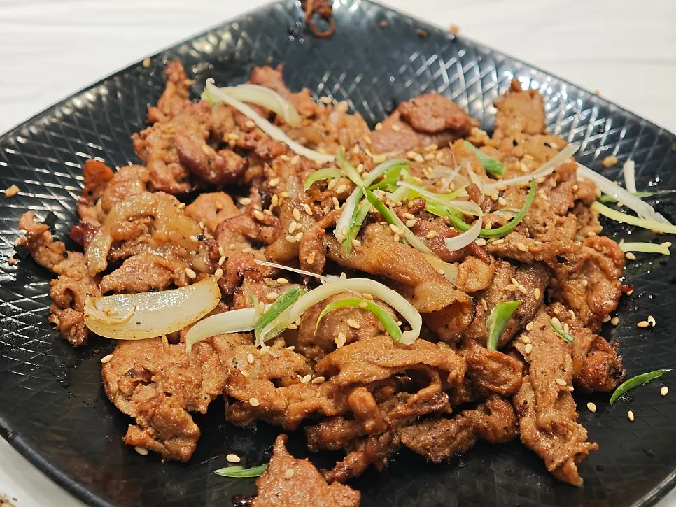Close-up of soy-sauce-marinated grilled bulgogi