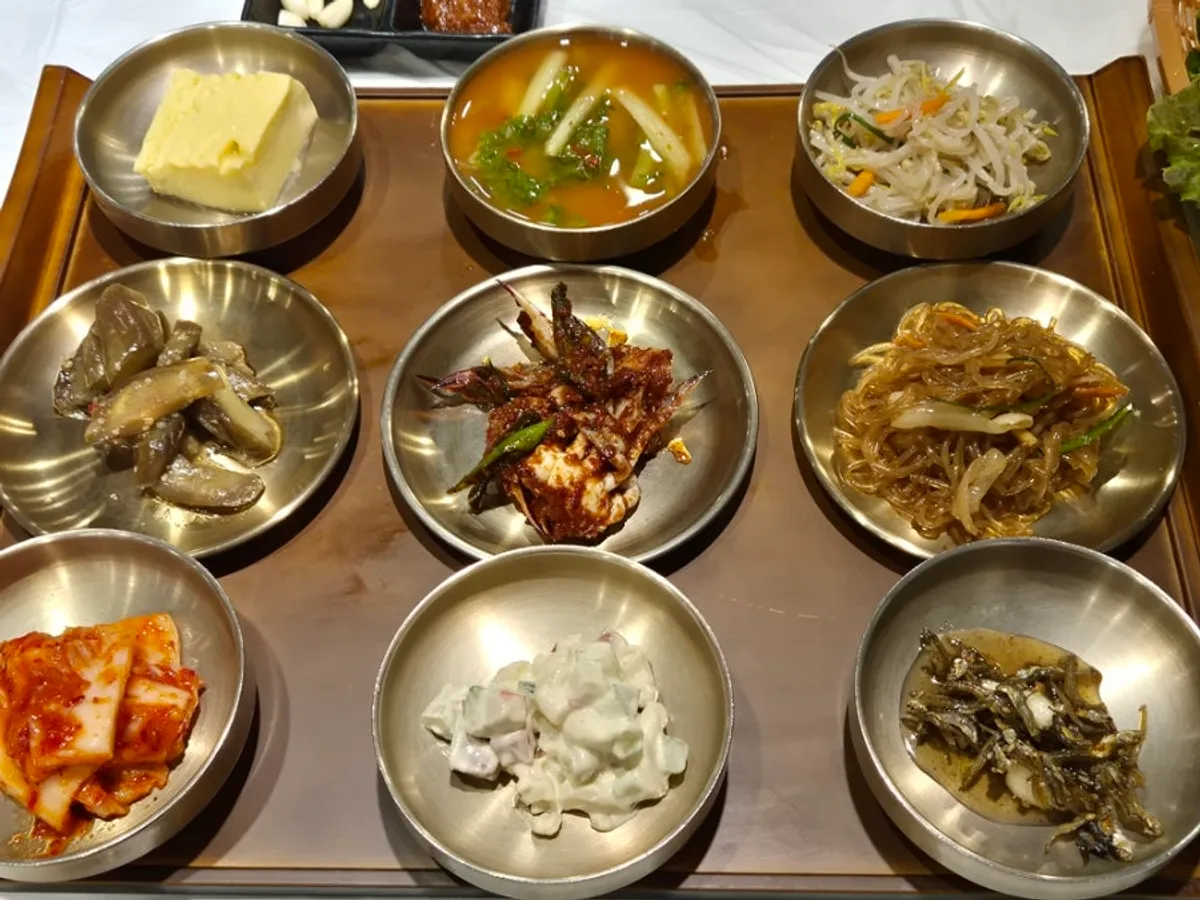 계란찜과 잡채 등 윤식당 밑반찬 한 상