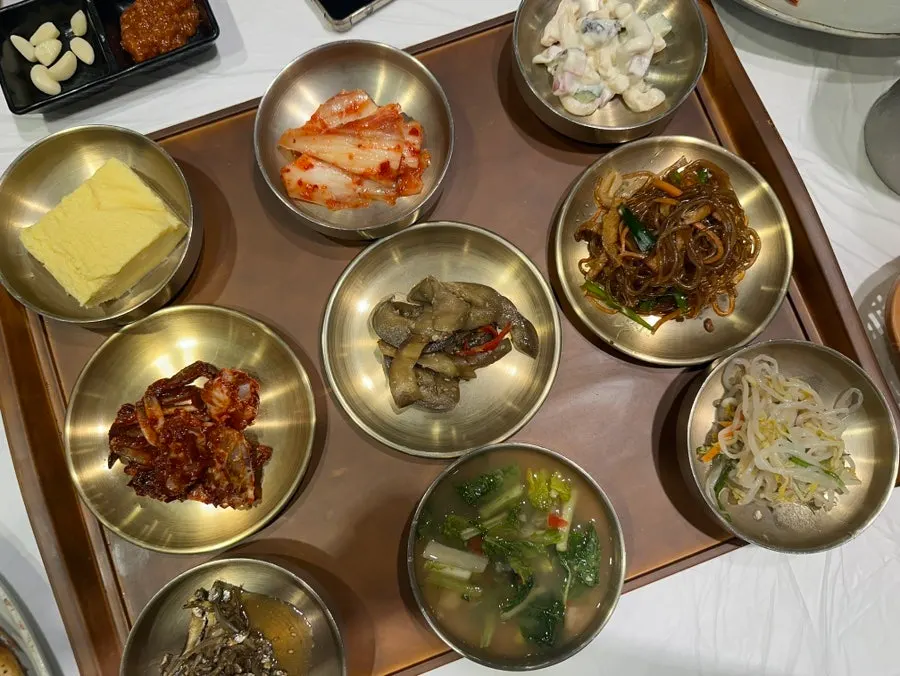 밑반찬 가득한 석쇠불고기정식 2인 한상차림