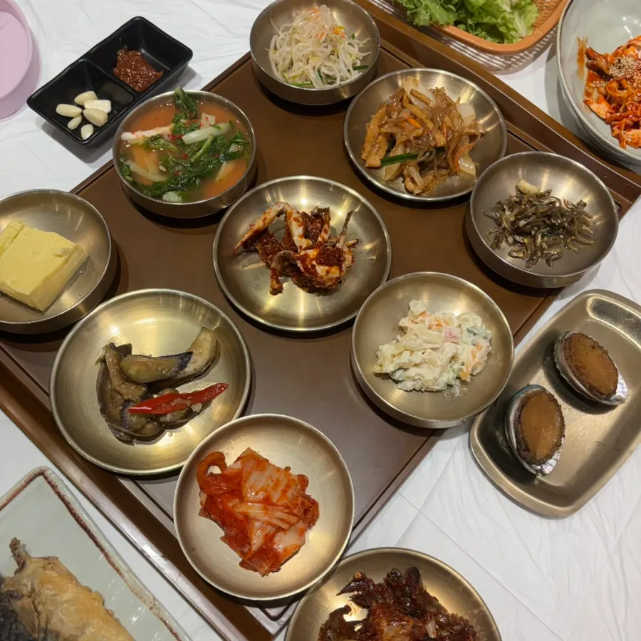 A spoonful of doenjang jjigae eaten with rice
