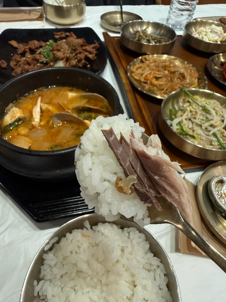 두툼한 고등어구이 한 토막