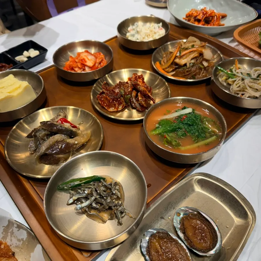 기본 세팅된 윤식당 반찬 한 상