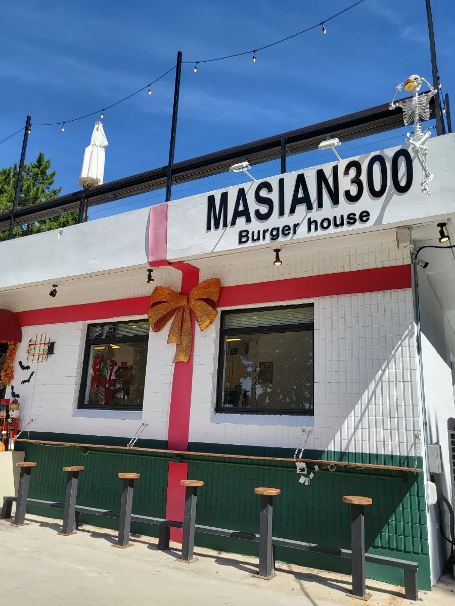 Masian 300 business hours sign