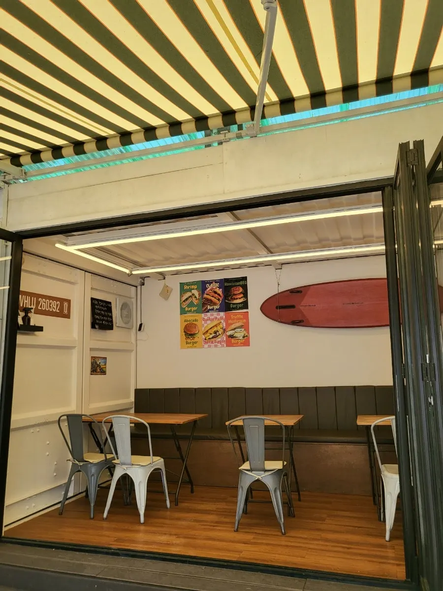 Masian 300's terrace with a campsite-like feel