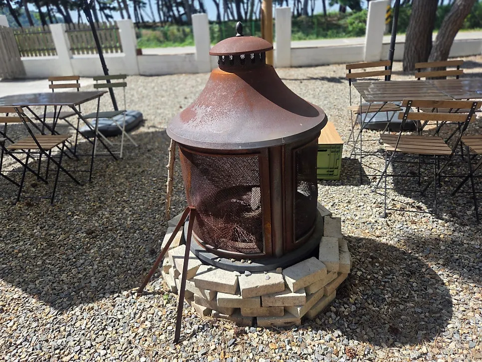 Outdoor seating atmosphere with a firepit