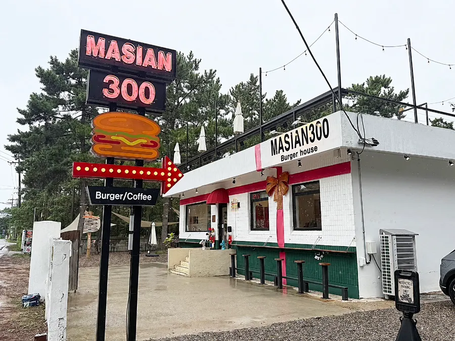 Exterior view of Masian 300, a handmade burger restaurant on Yeongjong Island