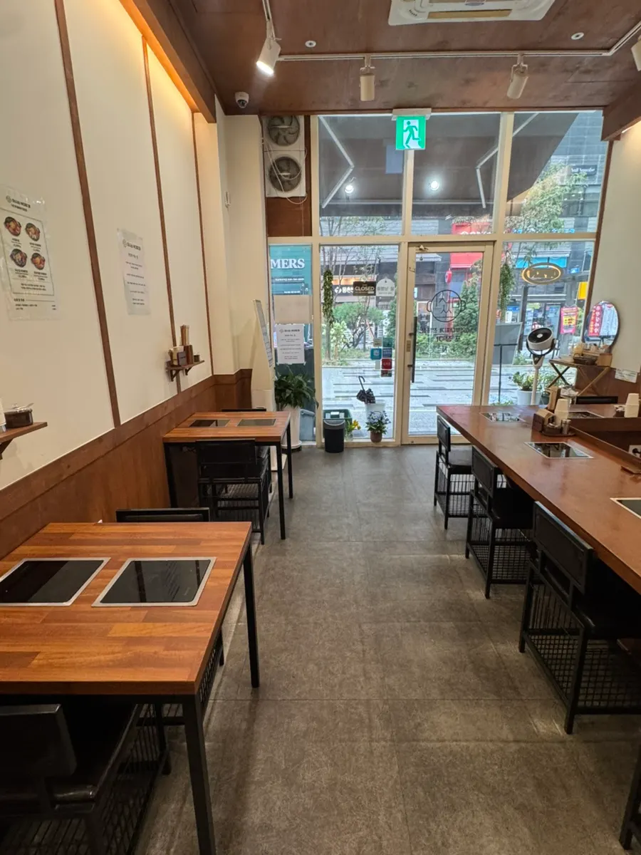 Bàn ghế có thể ngồi 2 người