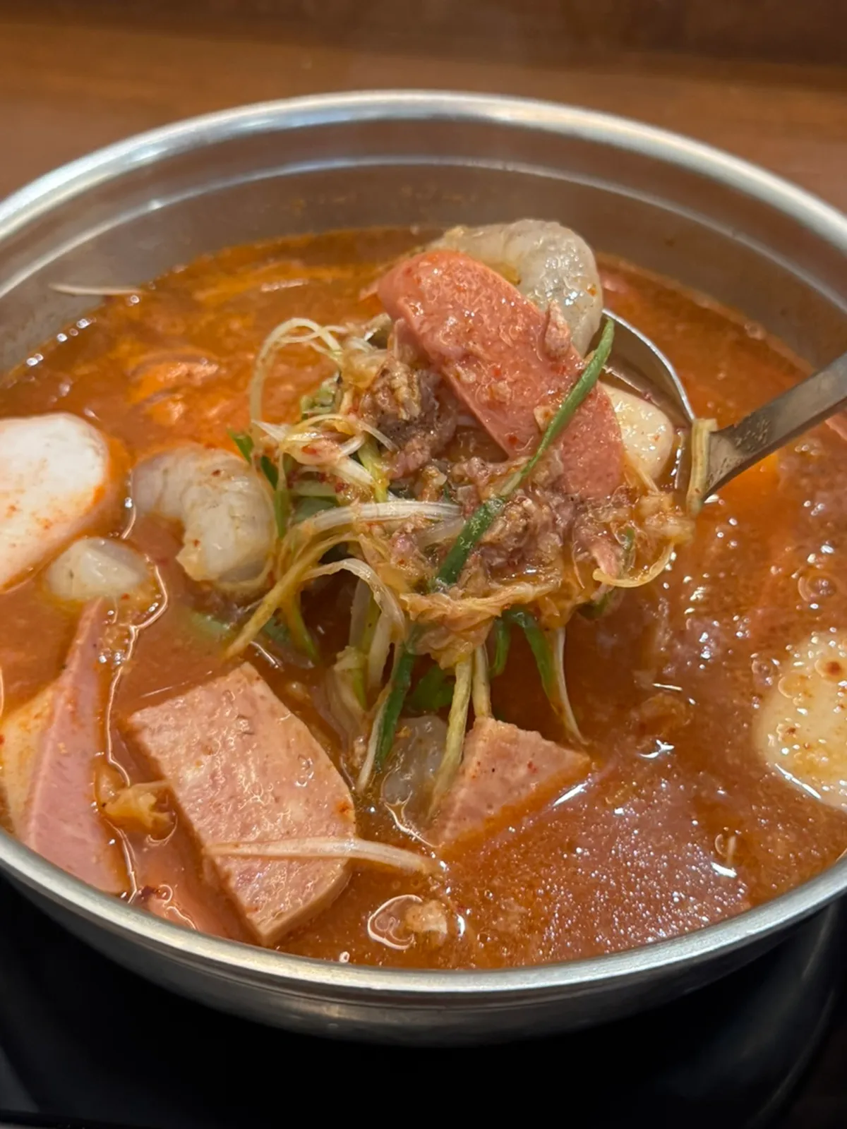 Đại tràng tôm budae jjigae kèm 2 quả trứng ốp la gọi thêm