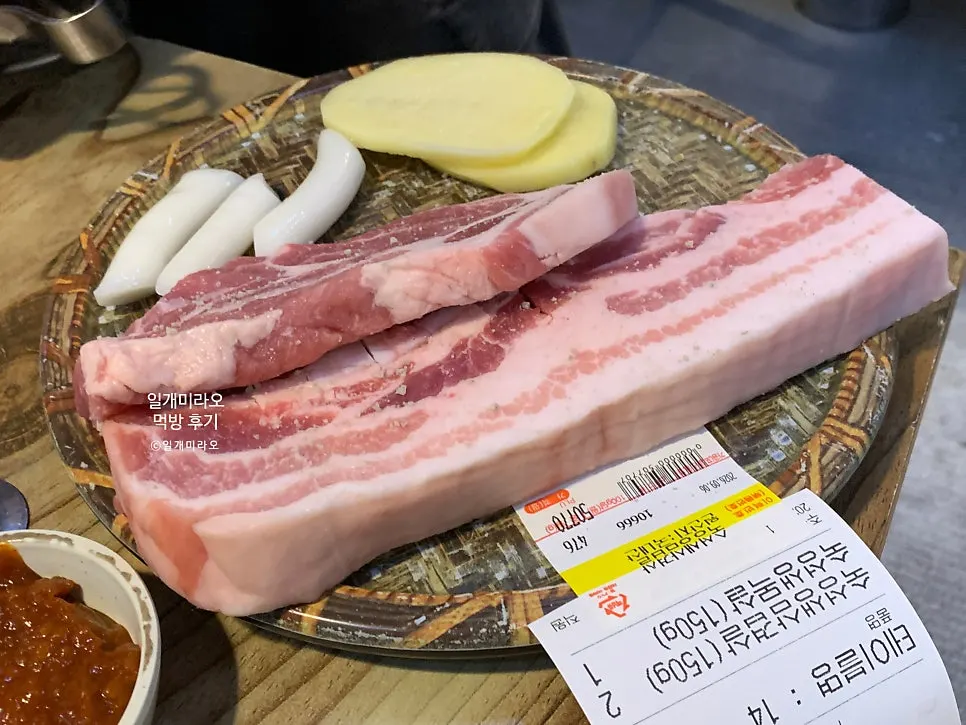 Side dishes served alongside the meat