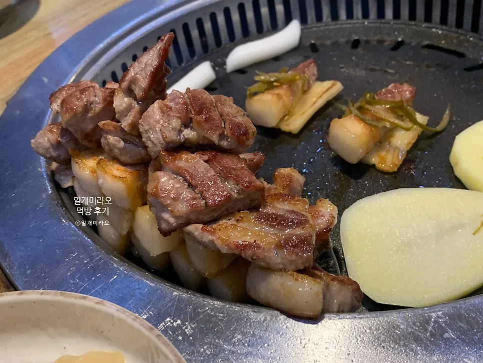 Grilled aged kimchi paired with pork belly