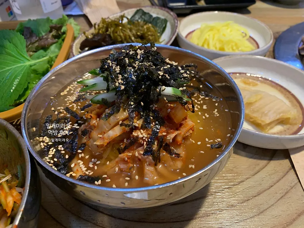 Kimchi-rolled noodles at Mat Chandeul Wang Sogeum Gui Moran Branch