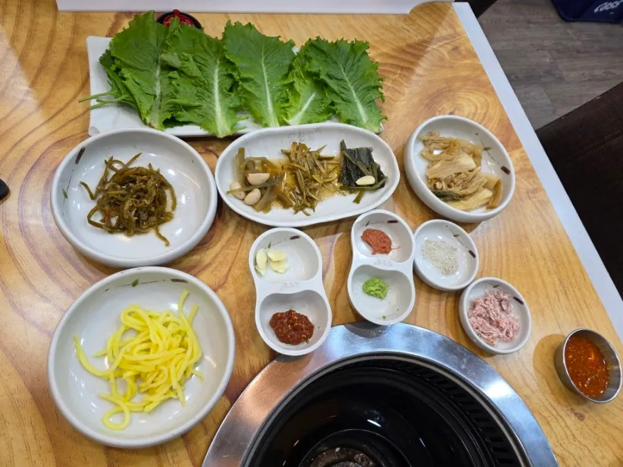싱싱한 쌈채소 접시